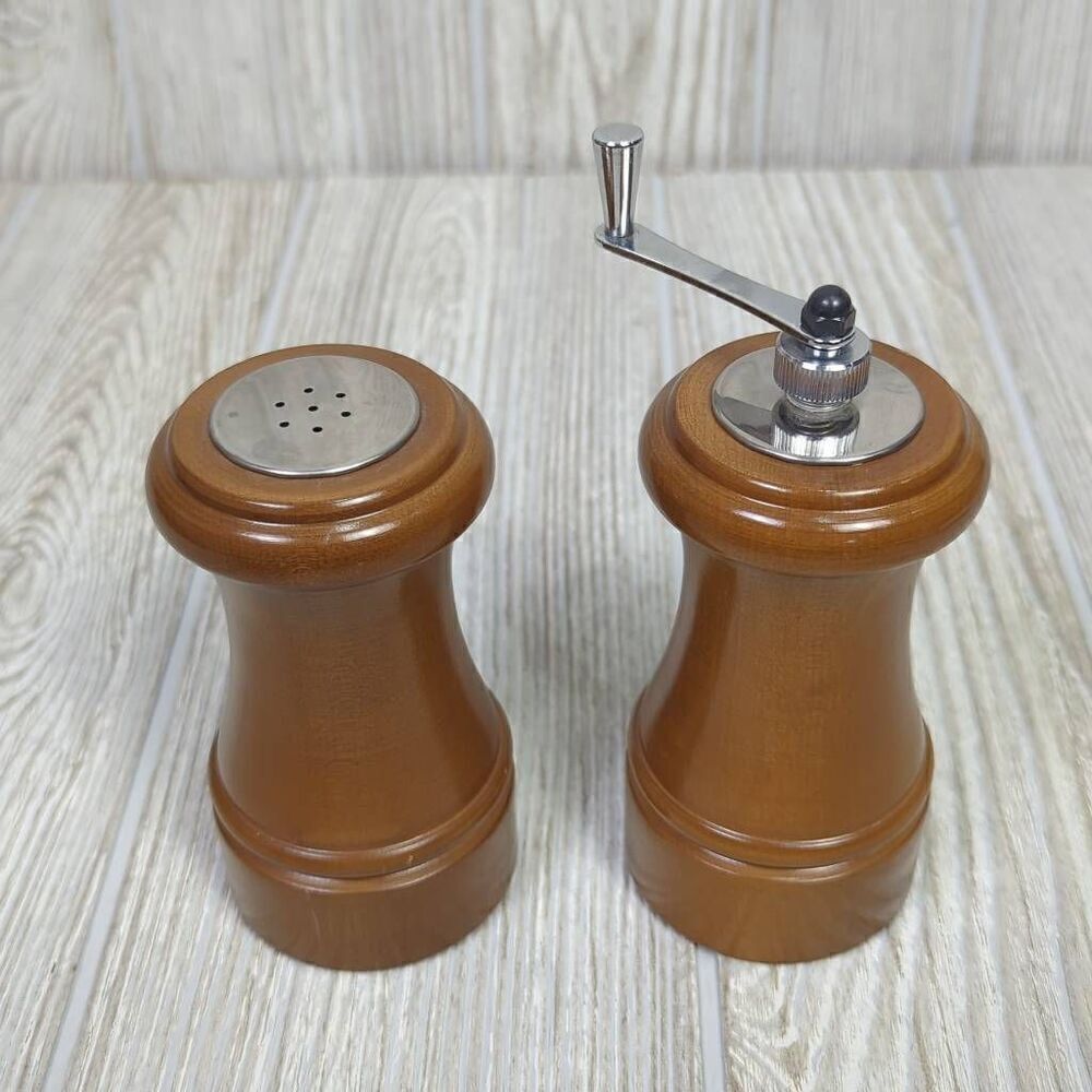 Vintage Wooden Salt Shaker Pepper Grinder Set Brown Kitchen Table Accessory 5"